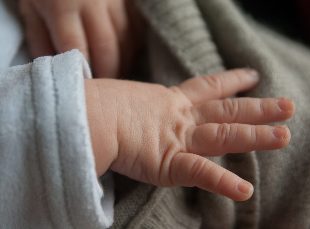 新生児　赤ちゃん　手